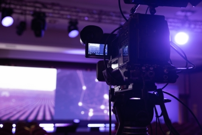 Mejora tu evento digital con una producción audiovisual profesional